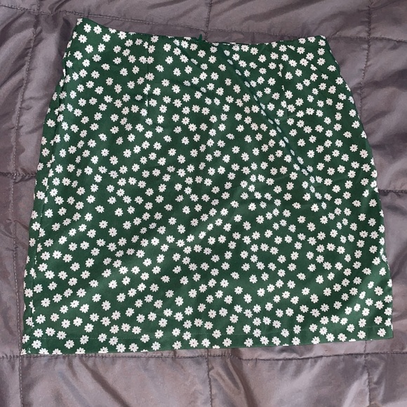 Green floral crop top and mini skirt set - Picture 4 of 5